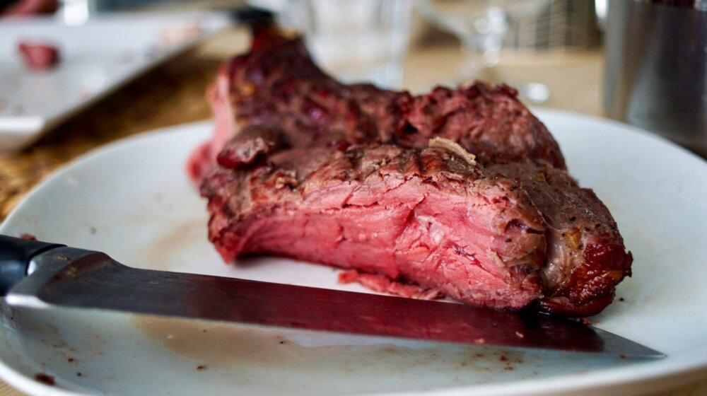 Crveno meso ne preporučuje se svakome, a evo ko bi trebalo da ga izbegava 1