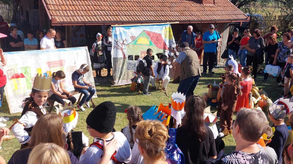 “Kako stariji kažu – tikva je naša banana”: Reporter Danasa na 13. Tikvijadi u Nikoličevu pored Zaječara 5 “Kako stariji kažu – tikva je naša banana”: Reporter Danasa na 13. Tikvijadi u Nikoličevu pored Zaječara 5