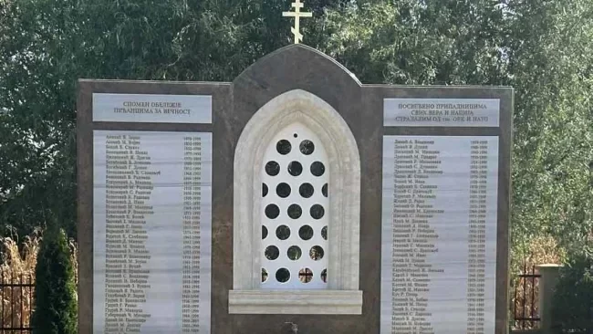 U Beogradu podignut spomenik stradalim Pećancima, parastos 22. oktobra 1