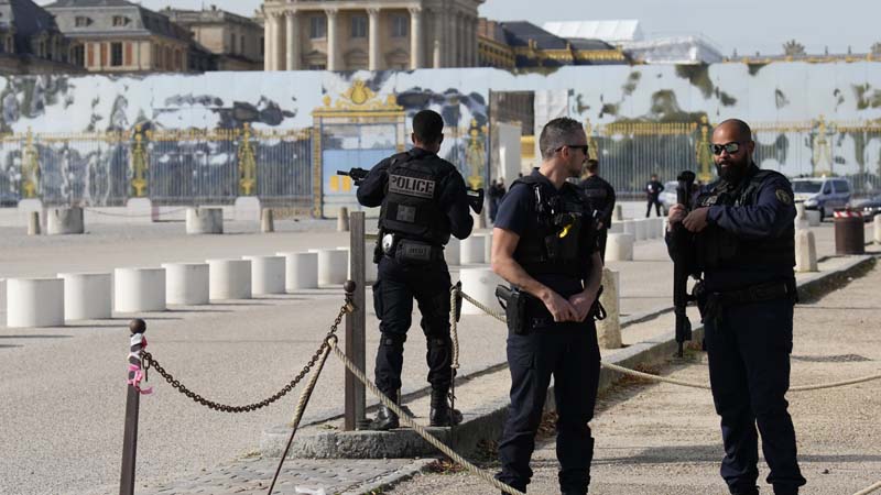 Versaj palata zatvorena više od dva sata posle pretnje bombom 1