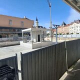(FOTO) Umesto "Katedrale" Novosađani će gledati ulaz u garažu: Nikla još jedna betonska nadstrešnica u centru grada 10