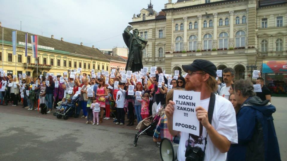 Protest "Dva minuta tišine" više od osam godina na istom mestu u Novom Sadu: Ideja je da probudimo empatiju i sačuvamo decu od nasilja 2