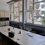 Šta je na roditeljskom sastanku poručio direktor škole u Šidu koji je pretio roditeljima zbog udžbenika? 1