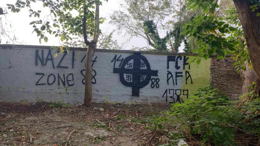 Novi Sad išaran neonacističkim grafitima: Iz pokreta Bravo traže od nadležnih da hitno reaguju i pronađu počinioce 1
