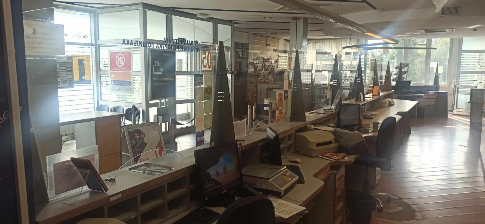 Pošta u Novom Sadu ne stiže već danima: Radnicima tvrde da trpe zastrašivanje i pretnje otkazima 4 Pošta u Novom Sadu ne stiže već danima: Radnicima tvrde da trpe zastrašivanje i pretnje otkazima 4