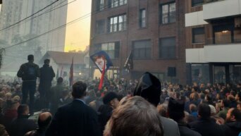 (FOTO, VIDEO) Veliki broj građana na otvaranju spomenika četničkom vođi Dragoljubu Draži Mihailoviću 2