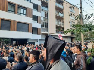 (FOTO, VIDEO) Veliki broj građana na otvaranju spomenika četničkom vođi Dragoljubu Draži Mihailoviću 4