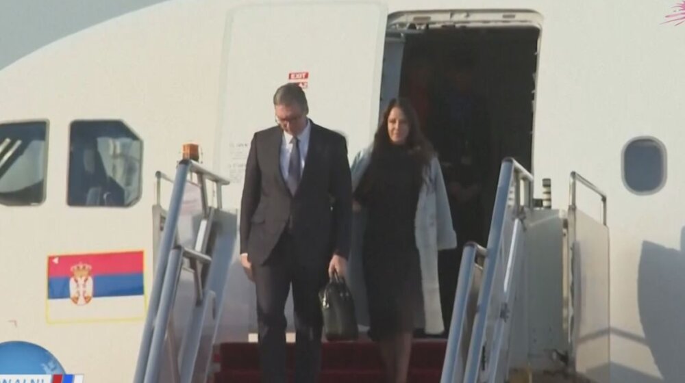 Predsednik Vučić sa suprugom Tamarom stigao u Kinu (FOTO) 1