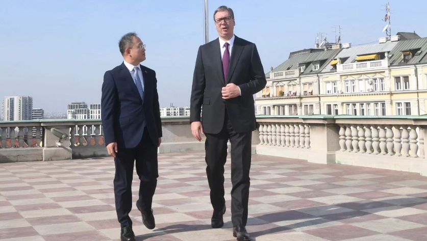 Vučić pokazao ambasadoru Li Mingu prostorije u Predsedništvu i upoznao ga sa zaposlenima 1