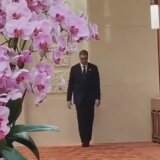 Vučić navodno kamerom "uhvaćen" u samoizolaciji (VIDEO) 1