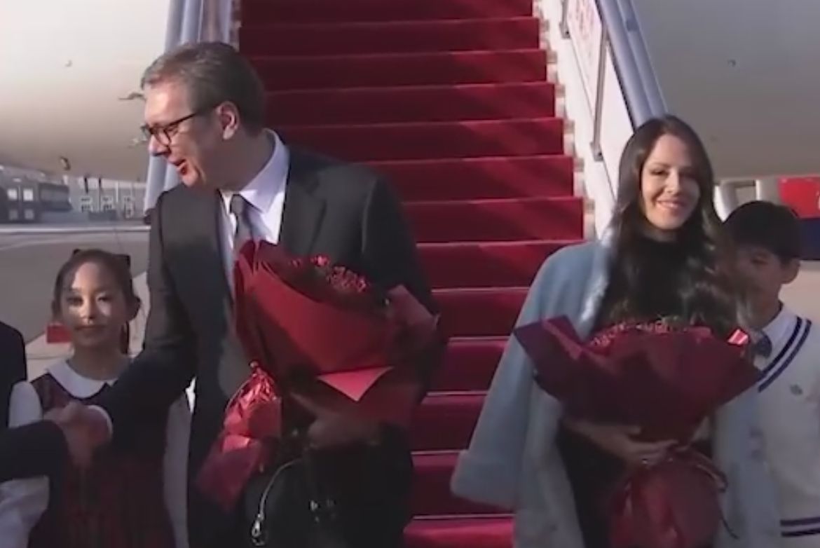 Predsednik Vučić sa suprugom Tamarom stigao u Kinu (FOTO) 3