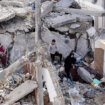 "Poljubio sam je, ali nije se probudila": CNN o potresnim scenama iz Gaze 13