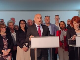 Opozicija u Kragujevcu se ujedinila ali u dve kolone, SNS i SPS već predali liste 2