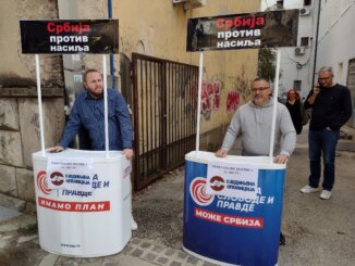 Gužva k’o da smo u SNS-u: Potpisivanje za liste opozicije u Kragujevcu (FOTO) 2
