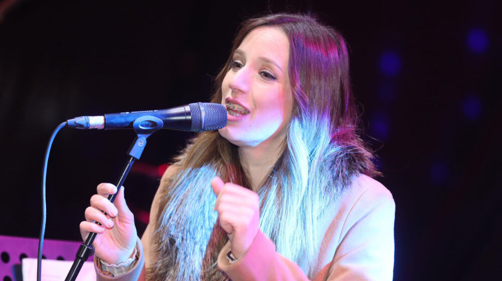 "Čast i bruka žive dovjeka": Suprug Danice Crnogorčević objavio koji su joj gradovi otkazali nastupe zbog podrške studentima 1