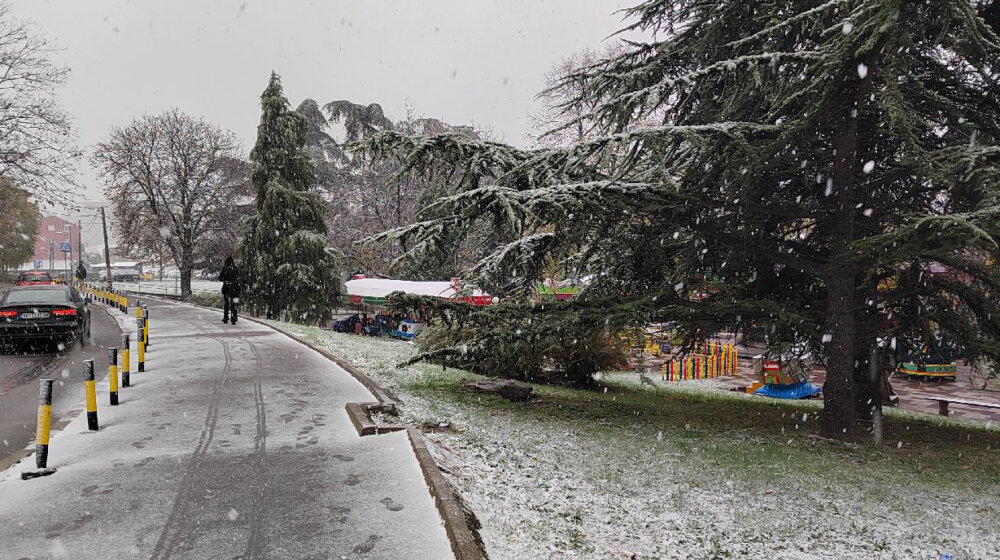 Vanredna situacija proglašena u pet opština zbog velike količine snega 1