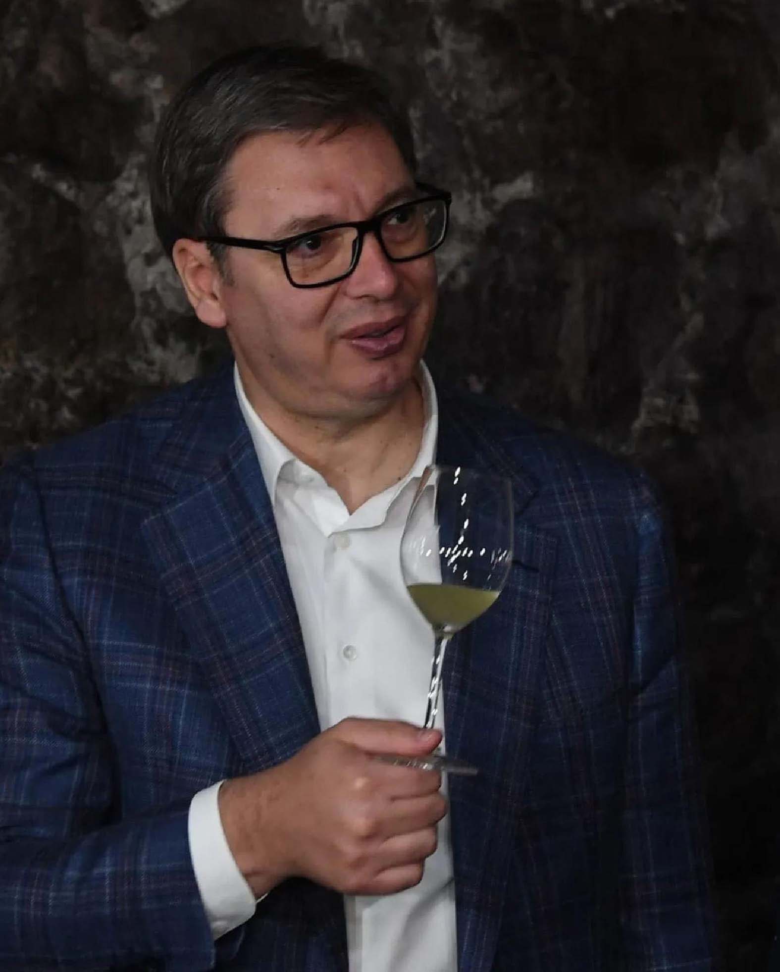 Vučićeva blamaža godine, pogledajte šta je predsednik Srbije "izvalio": Slobodna Bosna o gostovanju šefa srpske države na Pinku 2