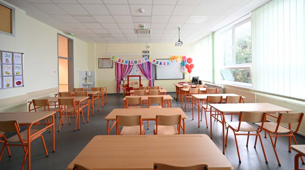 Osnovna škola "20. oktobar" na Novom Beogradu ponovo dobila pretnje, deca na zahtev roditelja idu kući 1