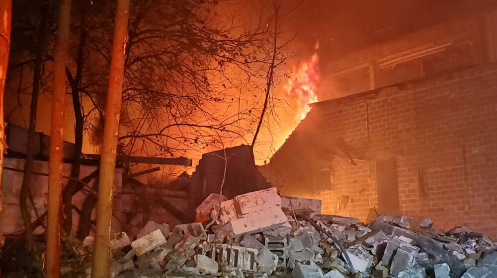 Ispalio vatromet pa zapalio bivšu fabriku "Hemik" u Kikindi 1