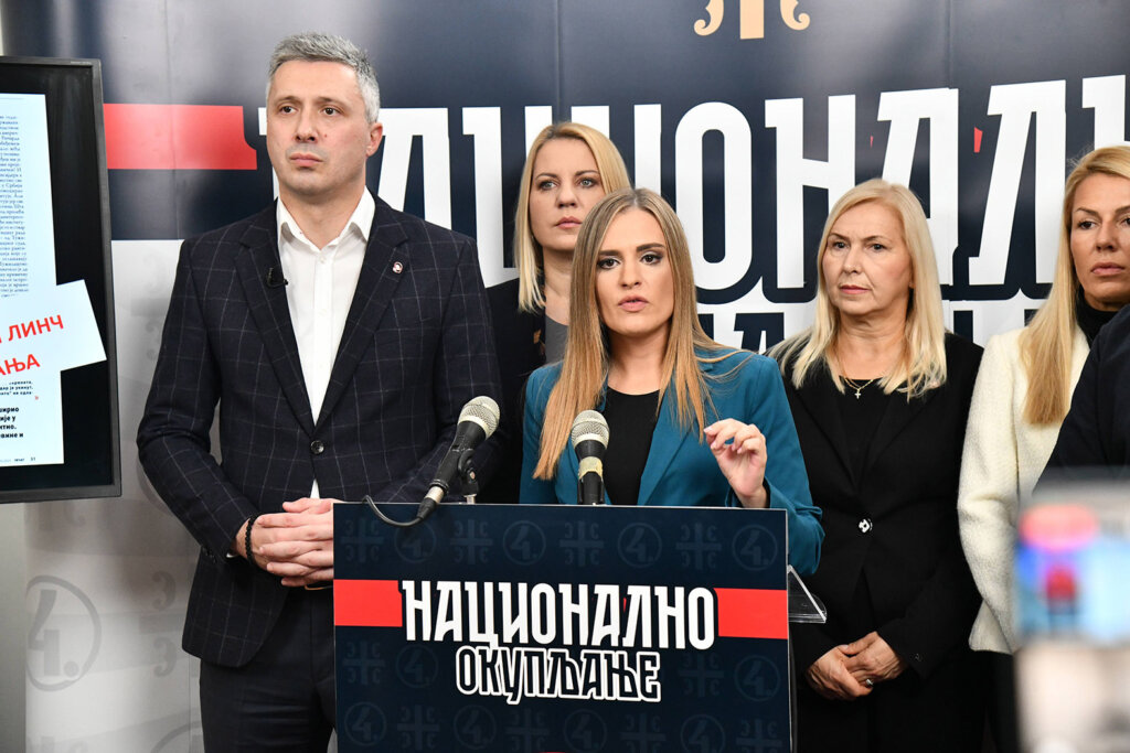 "Rušimo monopol i dogovor Vučića i Đilasa, vlast i opozicija organizuju botove protiv nas": Dveri i Zavetnici najavljuju tužbe protiv predsednika i nekoliko medija 2