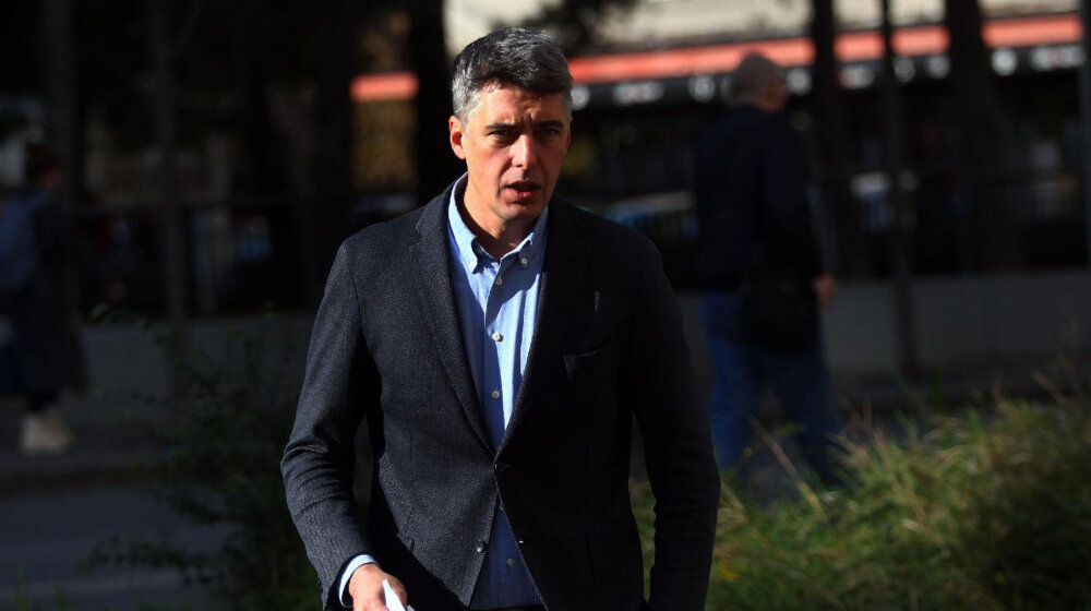 "Za svedoka ću pozvati Vučića": Miketiću prete objavom privatne fotografije, on najavio tužbu 11