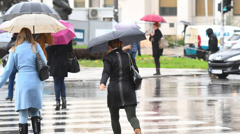 Danas u Srbiji oblačno, posle podne kiša i pljuskovi 15