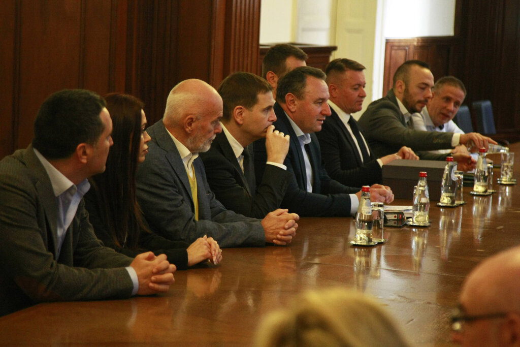 "Vučićeve konsultacije izigravanje demokratskih procedura": Da li će se opozicija odazvati pozivu predsednika? 3 "Vučićeve konsultacije izigravanje demokratskih procedura": Da li će se opozicija odazvati pozivu predsednika? 2