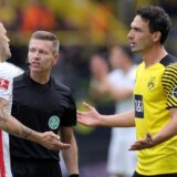 Spremaju se nova fudbalska pravila: Crveni karton za svakog ko se rasrpavlja sa sudijom, samo će kapiten smeti da priđe arbitru 8