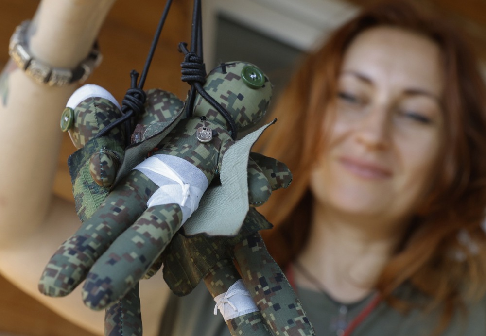 vudu lutke u obliku ranjenih ruskih vojnika