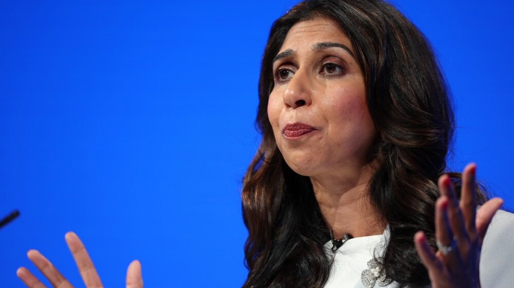 Tvrdila da policija favorizuje palestinsku "mafiju": Otpuštena ministarka unutrašnjih poslova Britanije 1