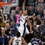 San Antonio pobedio Finiks košem Džonsona u završnici utakmice 3