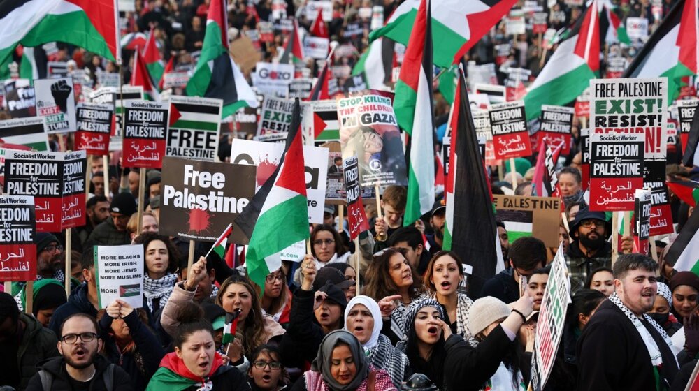 "Propalestinski skupovi nisu 'marševi mržnje' već izraz solidarnosti, bespomoćnosti i frustracije": Nesrine Malik za Gardijan 1