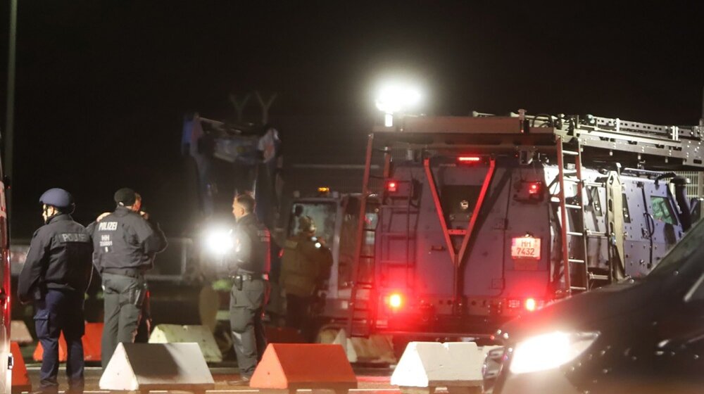Zatvoren aerodrom u Hamburgu: Otac drži dete kao taoca, policija u kontaktu sa napadačem 1