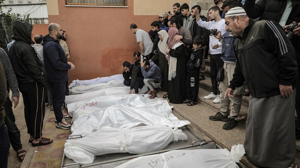 "Rat u BiH je 'obojio' moje detinjstvo kao studija slučaja neopisivog zločina, ubijanja u Gazi ne smeju biti zaboravljena": Oven Džons za Gardijan 1