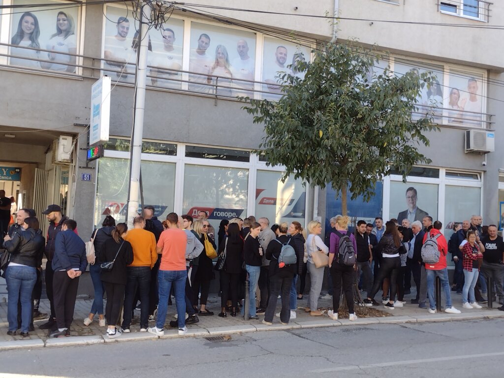 Opozicija u Kragujevcu se ujedinila ali u dve kolone, SNS i SPS već predali liste 12
