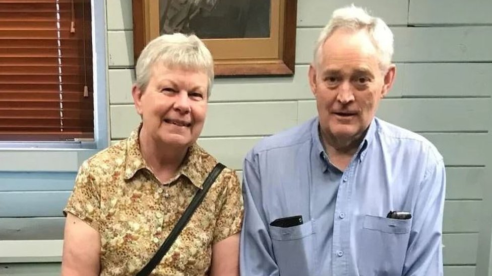 Australija: Žena optužena za tri ubistva trovanjem pečurkama, navodno četiri puta pokušala da na isti način naudi bivšem mužu 3 Heder i Ijan Vilkinskon