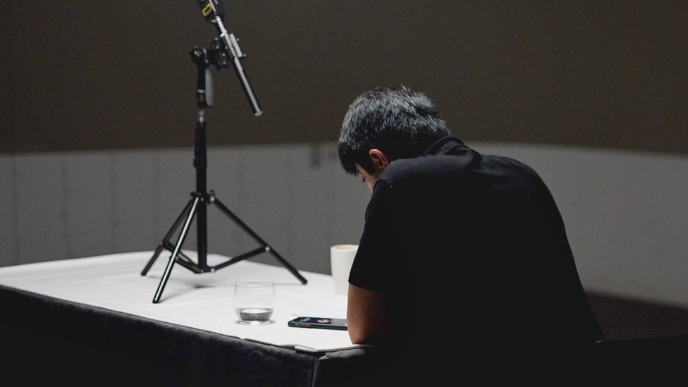 BBC istražuje: Razotkrivanje taktika krijumčara ljudi 1 BBC reporter priča sa krijumčarom