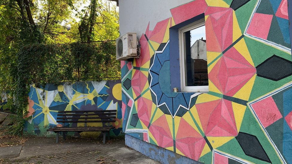 Srbija: Siguran prostor za decu sa problemima u ponašanju 'gde se ne osećaju usamljeno' 6 Dnevni boravak, Novi Sad