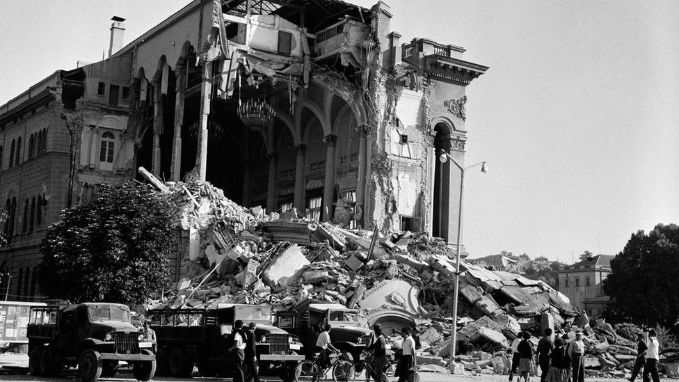 Zemljotresi: Ima li na Balkanu seizmologa da izmere snagu potresa 3 Razrušena zgrada tadašnje Glavne železničke stanice u Skoplju