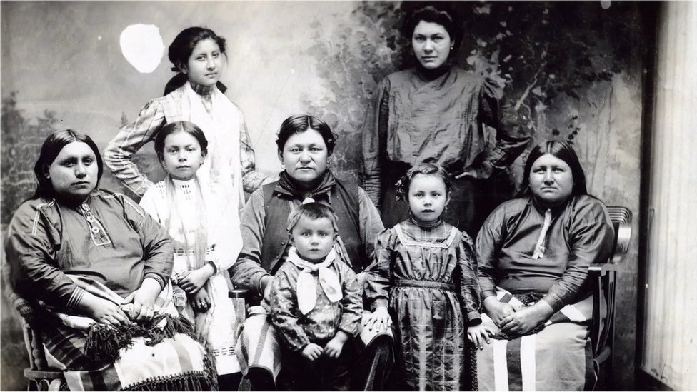 Ubistva pod cvetnim mesecom