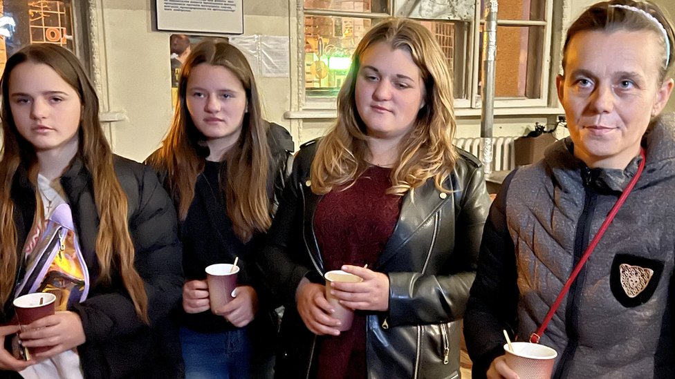 Rusija i Ukrajina: Ukrajinska deca primorana da napuštaju domove zbog ruske ofanzive 2 Liliya Mykhailik and her three daughters