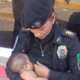 Uragan Otis: Policajka u Meksiku podojila bebu koja nije dobila hranu više od dva dana posle razorne oluje 6