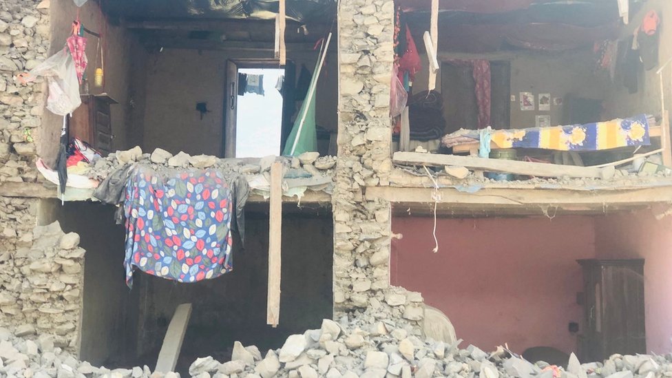 Nepal: Više od 150 mrtvih u smrtonosnom zemljotresu u nepristupačnom zapadnom delu zemlje 2 Houses were damaged by the earthquake