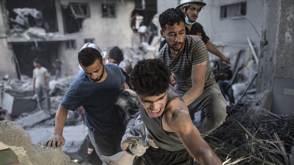 People pulled from rubble in Khan Younis