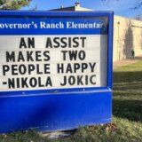 Košarka i NBA liga: „Želimo da naši učenici budu kao on" - kako su Jokićeve reči osvanule ispred osnovne škole u Denveru 2