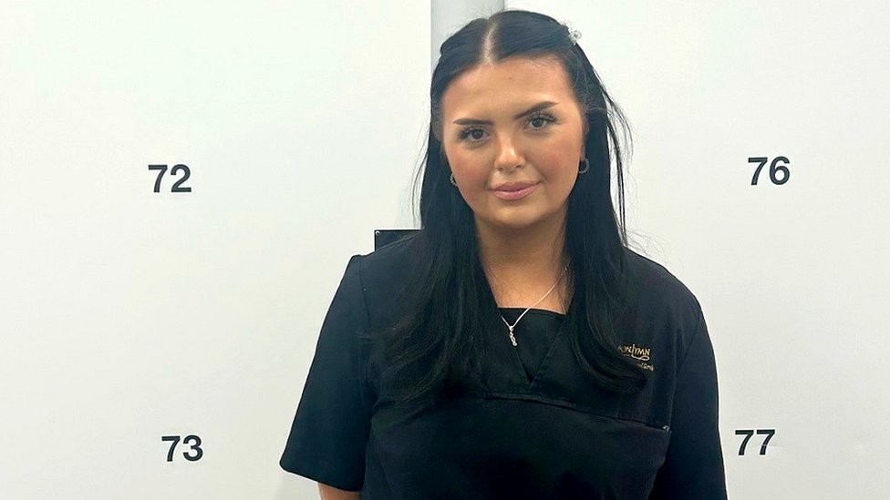 Ima 24 godine i radi u mrtvačnici - „Pripremam ljude za poslednje zbogom” 1 Isabel Walton