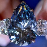 Nakit i aukcije: Redak primer plavog dijamanta prodat za više od 40 miliona dolara 3