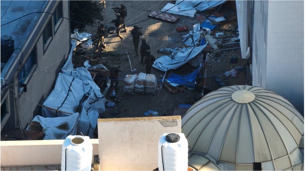 Izrael i Palestinci: Komandni štab Hamasa pronađen u bolnici u Gazi, tvrdi Izrael 1 Izraelski vojnici u bolnici Al-Šifa