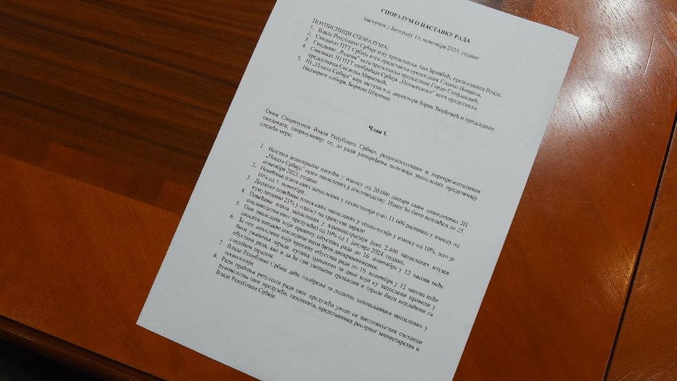 „Nastavljaju se pritisci da se vratimo na posao", kažu poštari u Srbiji koji su obustavili rad 4 poštari, vlada srbije, dogovor vlade i poštara