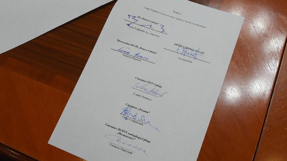 Srbija i poštari: Sindikati i vlada postigli sporazum, ali poštari kažu da se „obustava rada nastavlja" 4 poštari, vlada srbije, dogovor vlade i poštara